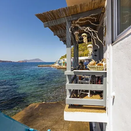 Kalimera & Apoplous Boathouse * Klima (Milos)