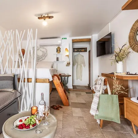 Kalimera & Apoplous Boathouse * Klima (Milos)