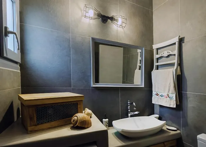 Daire Kalimera & Apoplous Boathouse