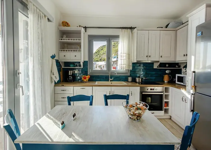 Kalimera & Apoplous Boathouse Klima (Milos)