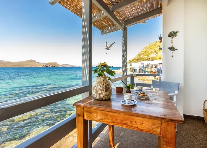 Kalimera & Apoplous Boathouse Daire Klima (Milos)