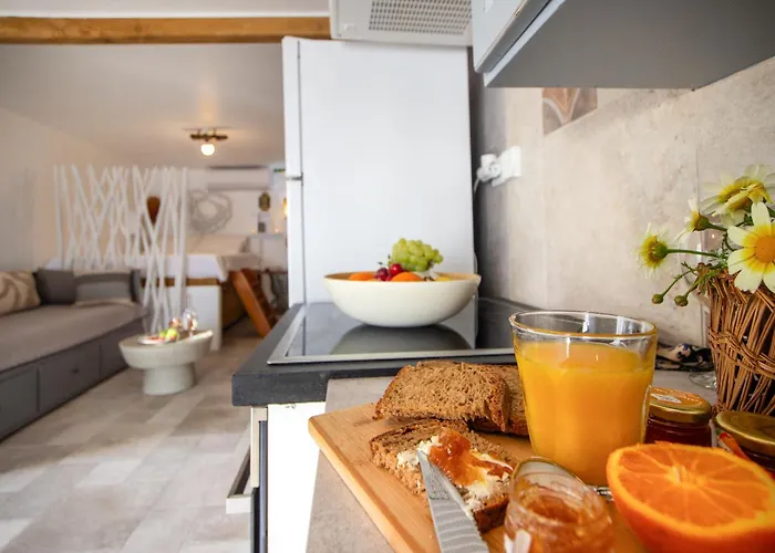 Daire Kalimera & Apoplous Boathouse *