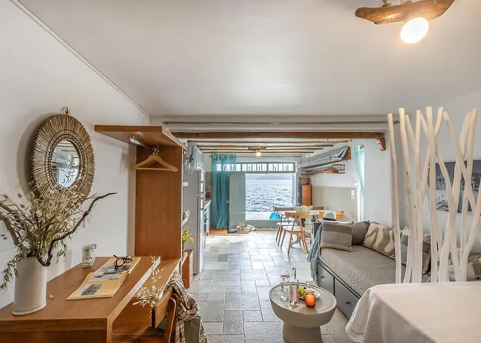 Daire Kalimera & Apoplous Boathouse