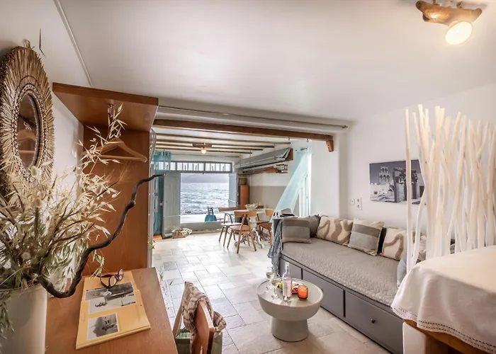 Daire Kalimera & Apoplous Boathouse *