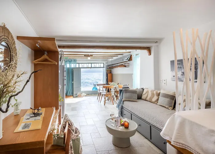 Kalimera & Apoplous Boathouse *