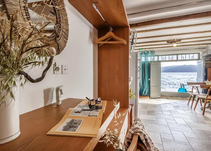 Kalimera & Apoplous Boathouse Daire