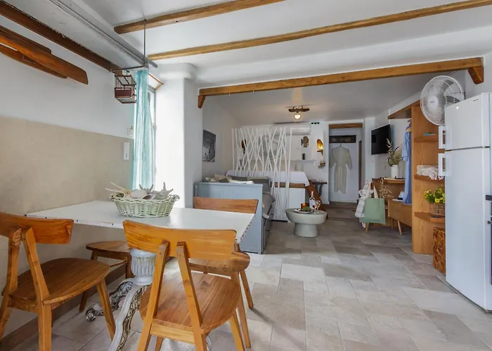 Kalimera & Apoplous Boathouse *