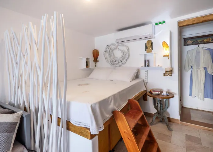 Kalimera & Apoplous Boathouse * Klima (Milos)