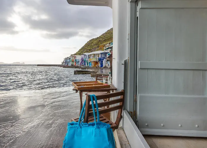 Kalimera & Apoplous Boathouse Daire Klima (Milos)